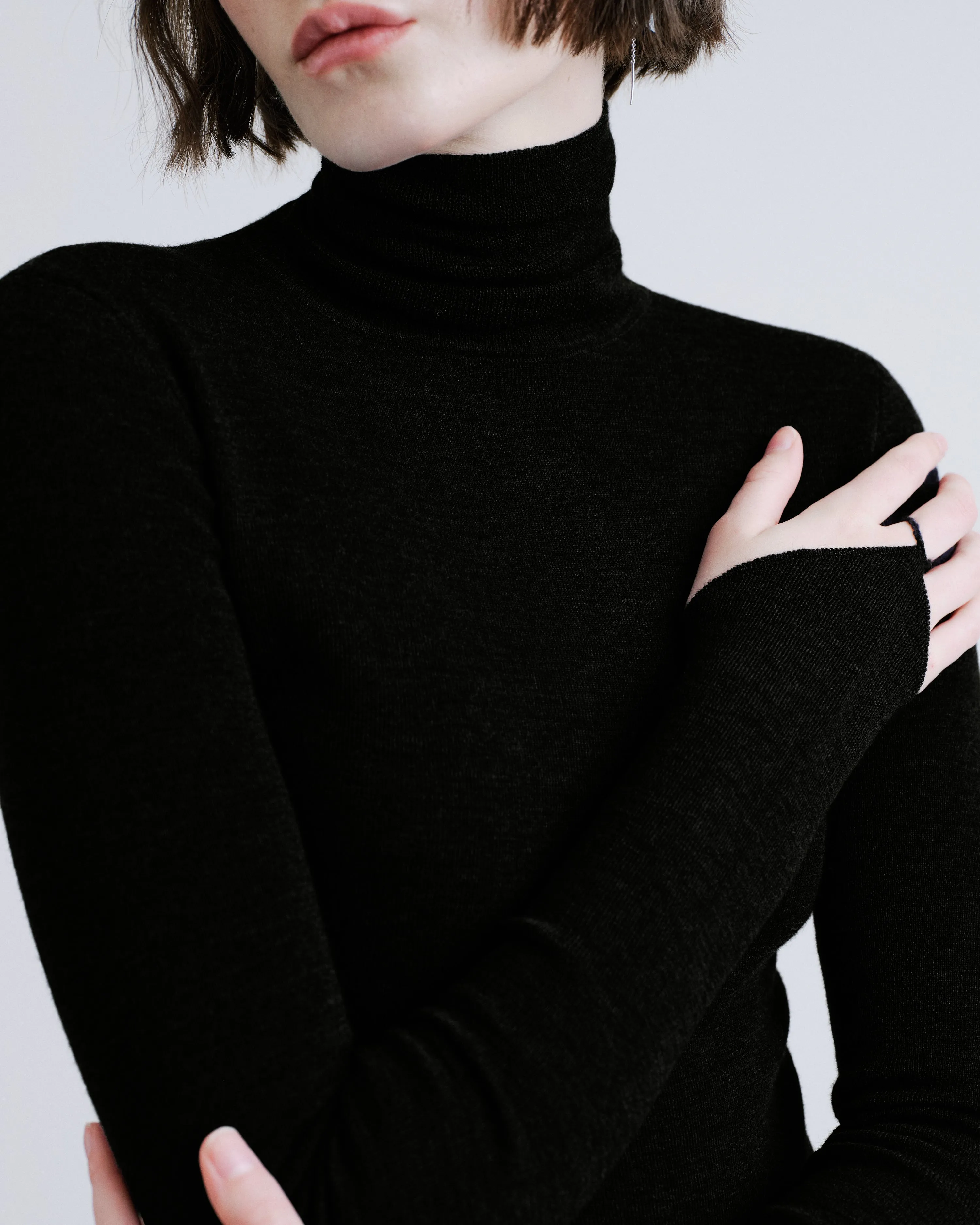 The Merino Turtleneck Point Sleeve Sweater - Black
